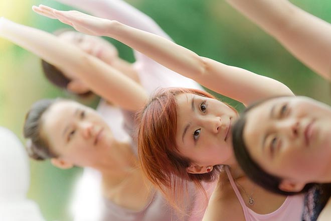 調(diào)節(jié)女性內(nèi)分泌的瑜伽全蓮花坐