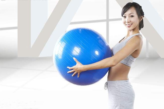 健身過(guò)程中瑜伽球的4種簡(jiǎn)單用法