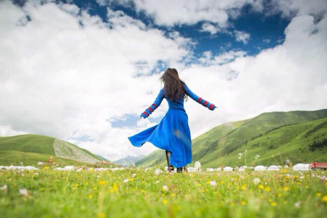 《美人瑜伽》保養(yǎng)雙足蜜蜂式