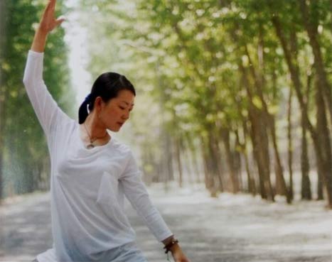 <b>用知足的心習(xí)練瑜伽，快樂生活</b>