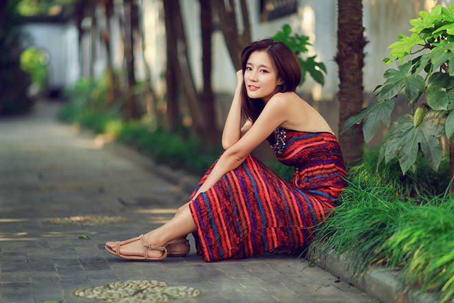 塑造美臀，前屈伸展式