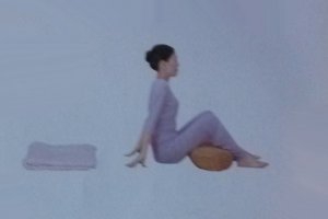更年期瑜伽—瑜伽枕輔助放松束角式