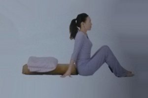 瑜伽祛病—瑜伽枕輔助挺尸式放松