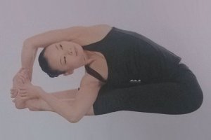 瑜伽體式-坐立前曲扭轉(zhuǎn)式
