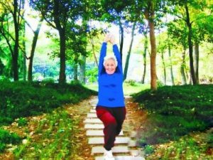 合肥八旬老太免費(fèi)教老人練瑜伽 報(bào)名