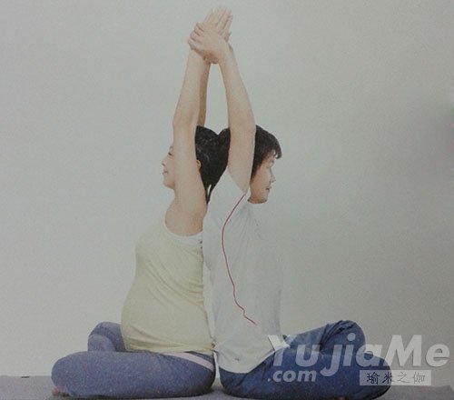 情侶瑜伽之?dāng)U胸1