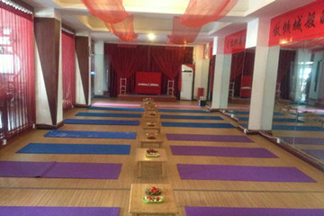 洛陽傾城瑜伽會(huì)館