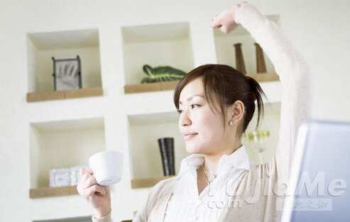 邊工作、邊瑜伽——席卷全球的Office健身潮