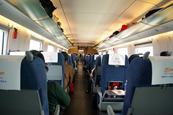 在飛機或車廂內(nèi) 1分鐘瑜伽教你減